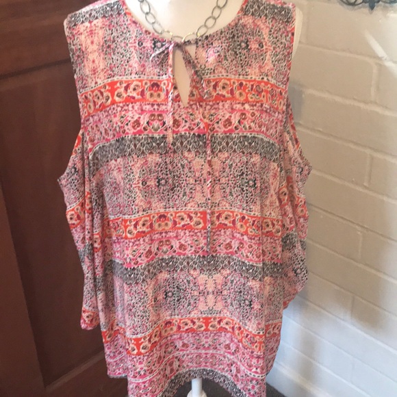 Violet & Claire Tops - COLD SHOULDER Boho style top!